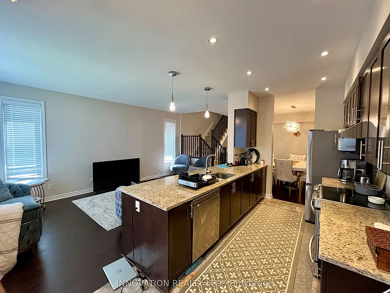 222 Dolce Cres — Photo 12