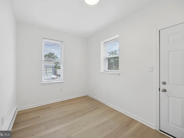 1101 S Peach St — Photo 8