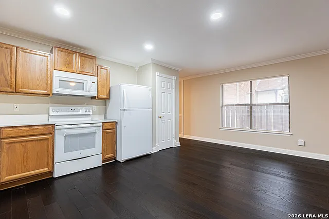 21514 Longwood — Photo 21