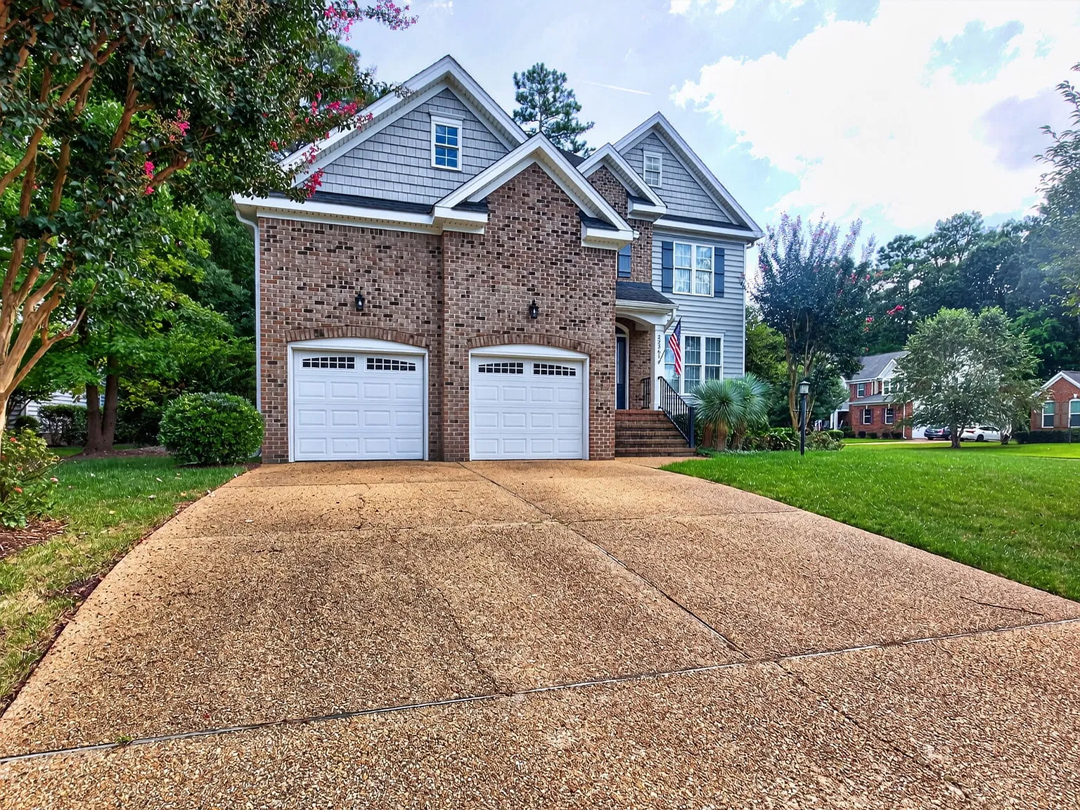 4 bed, 2.5 bath, 2550 sqft, $3,000 — Photo 2