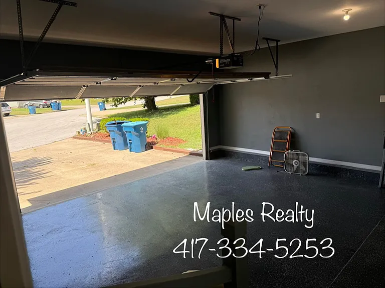141 Scotch Pine Ct — Photo 33