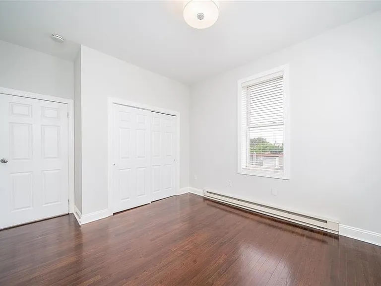 372 Communipaw Ave #4L — Photo 15