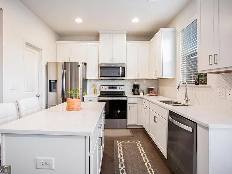 2414 Fitts Dr — Photo 10