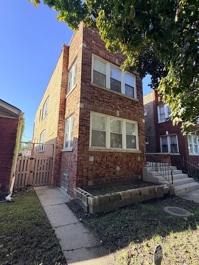 3 bed, 2674 sqft, $2,100 — Photo 1