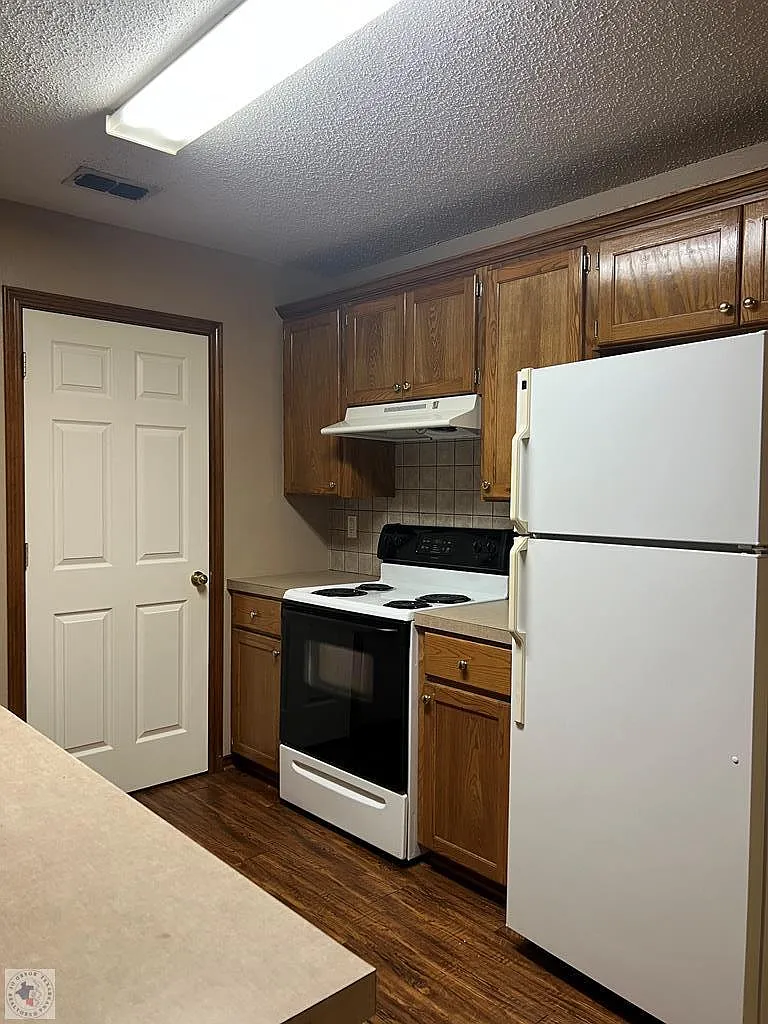 3 bed, 2.0 bath, 1222 sqft, $1,350 — Photo 4