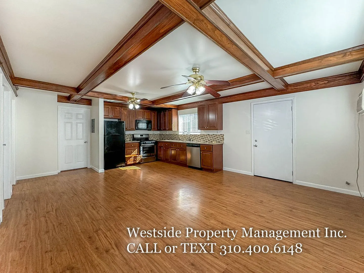Charming & Bright 2+1 | Highland Park Neighborhood — Photo 2