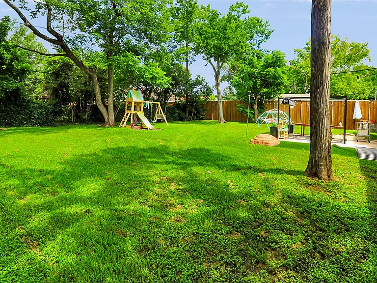 11930 Ashcroft Dr — Photo 38