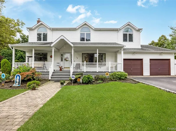 14 Arthur Street, Farmingdale, NY 11735