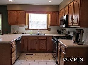 4th image of 72 Eastview Dr