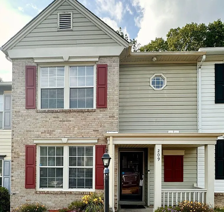 209 Kings Crest Dr