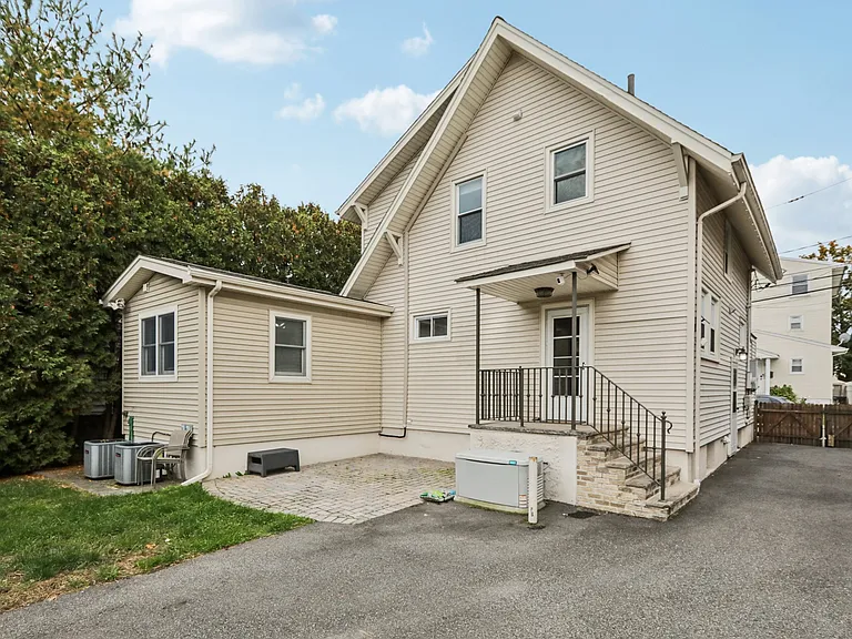 56 Gordon St — Photo 42