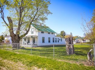 71 Chesterfield St, Keeseville, NY 12944