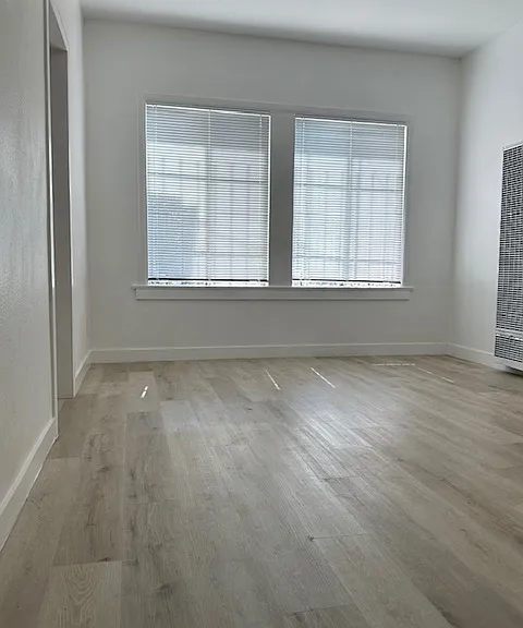 4210 W Adams Blvd — Photo 2