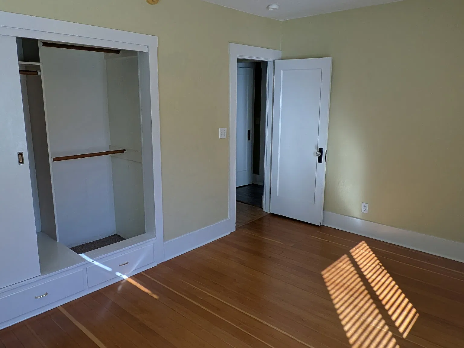 4 bed, $900 — Photo 2
