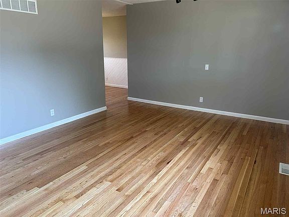 3rd image of 405 Wren Dr