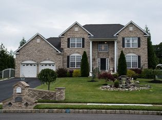 22 Mitchell Dr, Monroe Township, NJ 08831