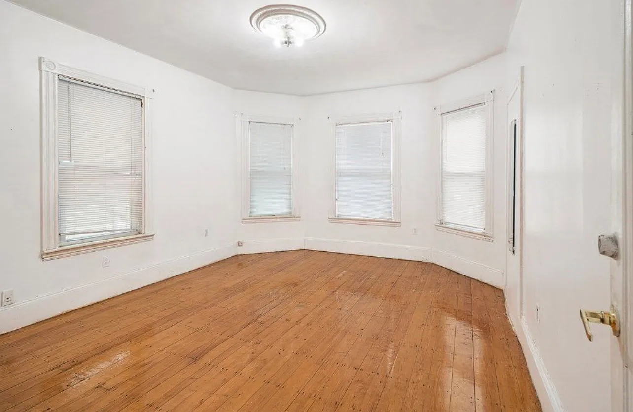 3 bed, 1100 sqft, $3,600 — Photo 2