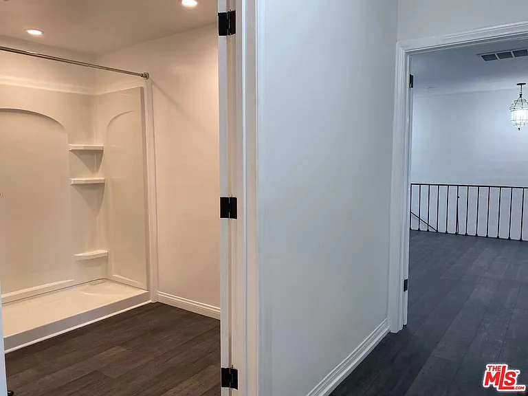 619 S La Brea Ave #2 — Photo 15