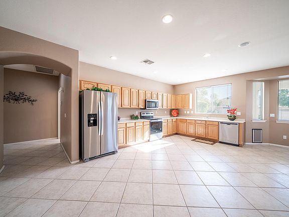 4th image of 41 W Wood Dr