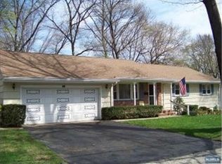 129 Summit Ave, Waldwick, NJ 07463