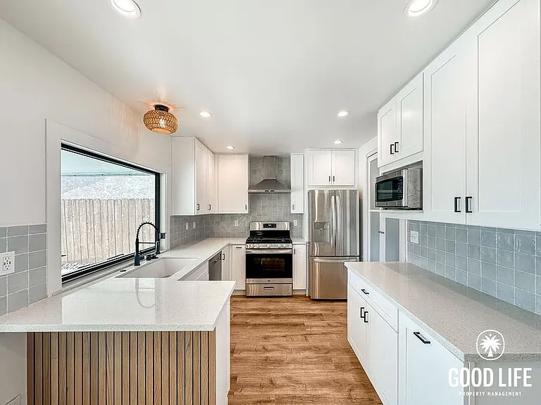 729-731 Reef Dr — Photo 10
