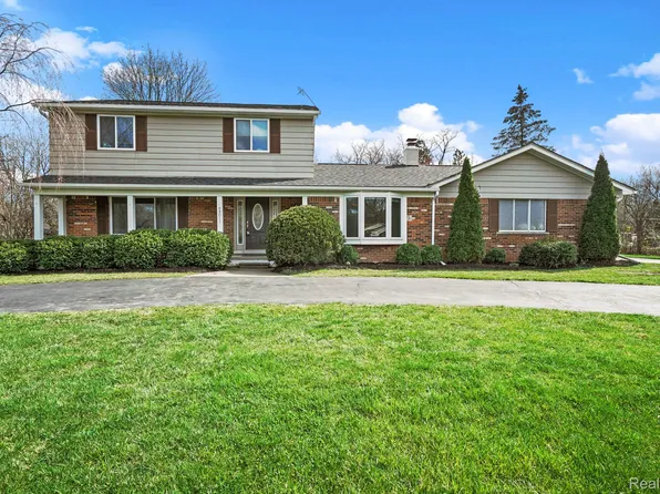 45011 Byrne Dr, Northville, MI 48167