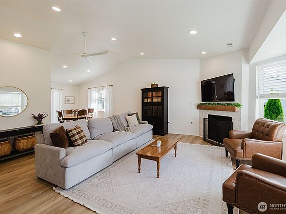 5th image of 171 E Skylark Court