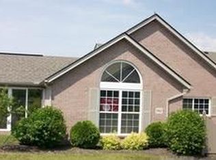 1960 Farmbrook Cir N, Grove City, OH 43123