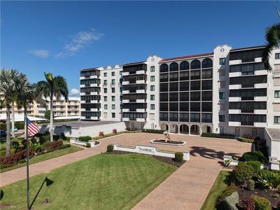 3430 Gulf Shore BLVD N #3B, Naples, FL, 34103