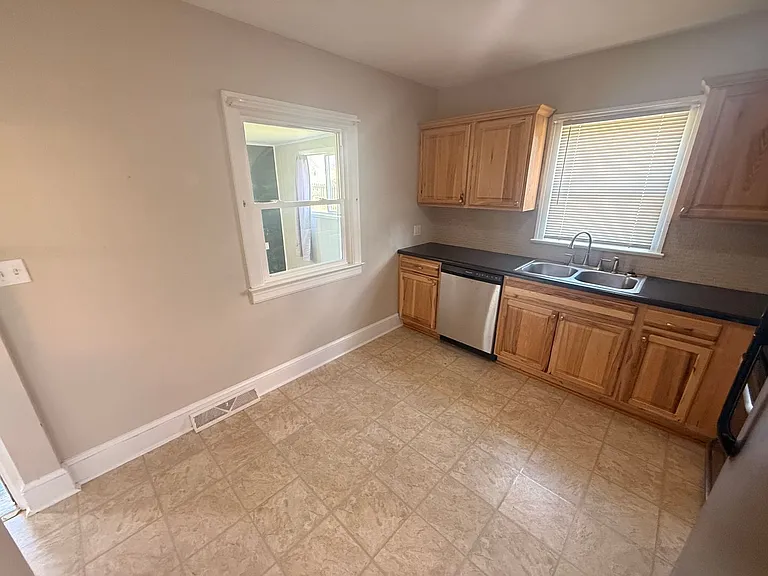 211 Hagan St — Photo 14