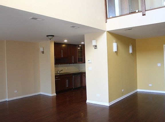 2nd image of 875 N Milwaukee Ave Unit 1W