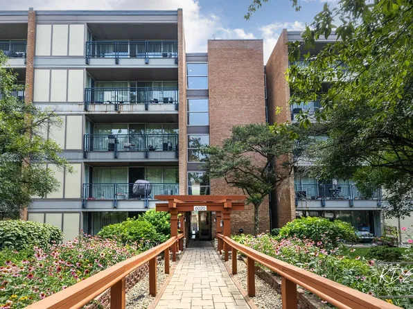 6020 Oakwood Dr APT 2A, Lisle, IL 60532