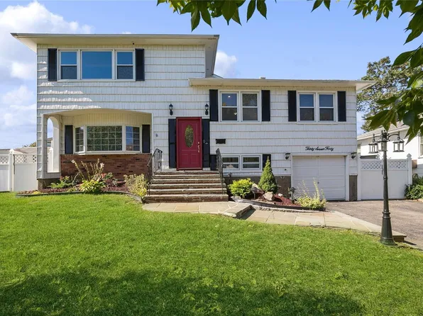 3740 Locust Avenue, Seaford, NY 11783