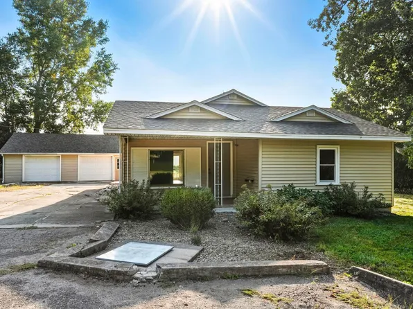 3901 Suburban Dr, Fort Wayne, IN 46804