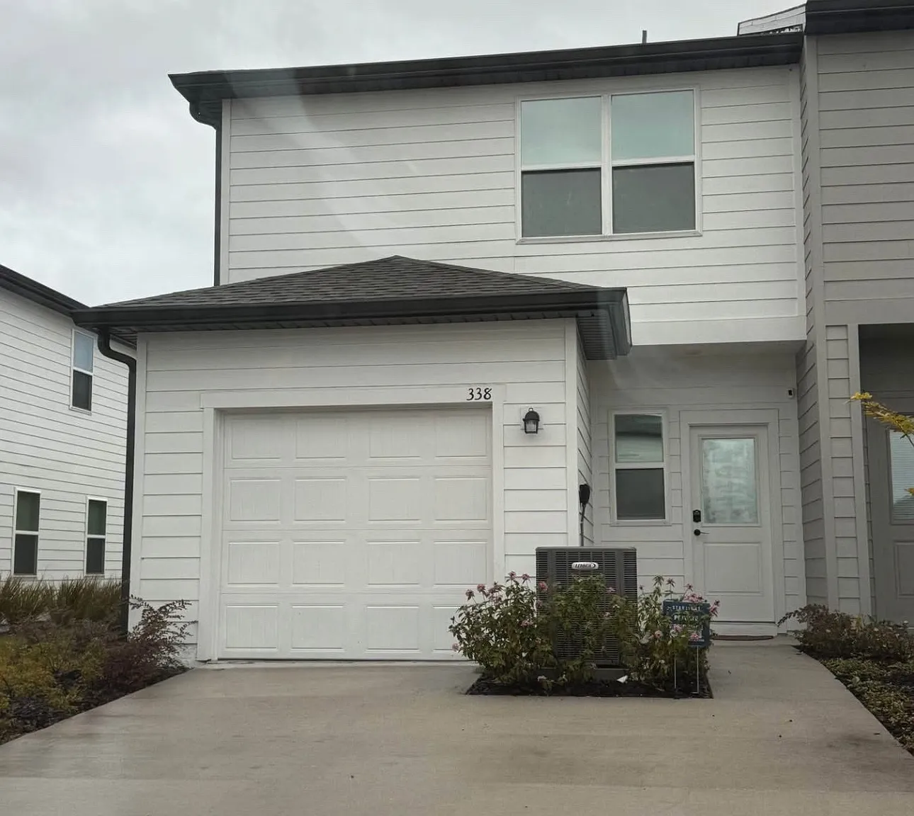 3 bed, 2.5 bath, 1424 sqft, $2,500 — Photo 3