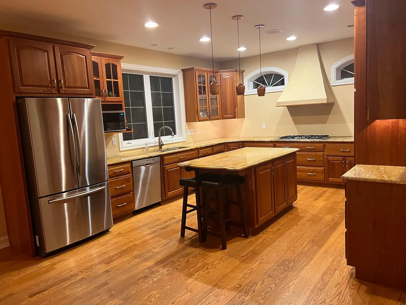 5 bed, 3600 sqft, $4,950 — Photo 1