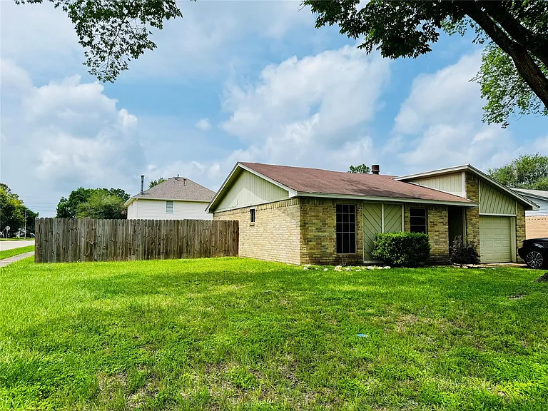 17118 Amber Ridge Dr — Photo 1