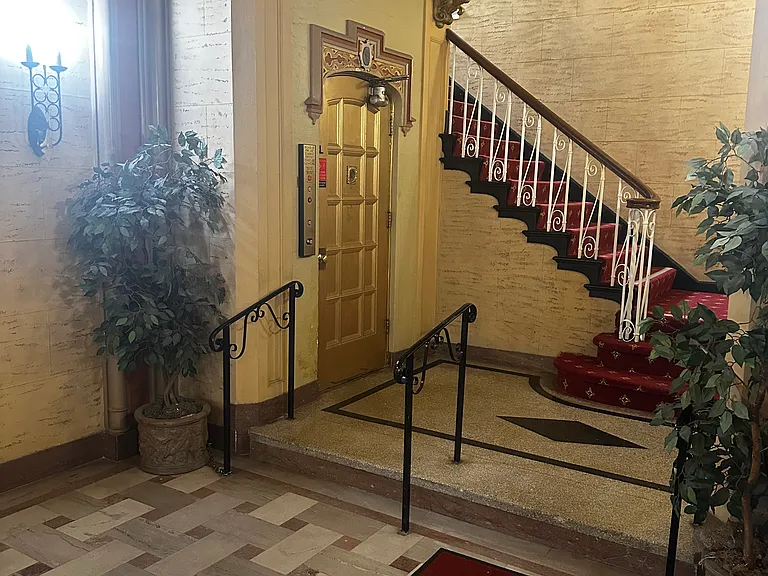 Boulevard Apartments — Photo 1