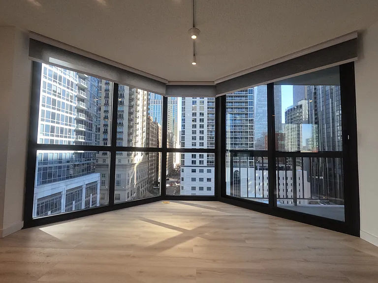 33 W Delaware Pl #11B — Photo 5