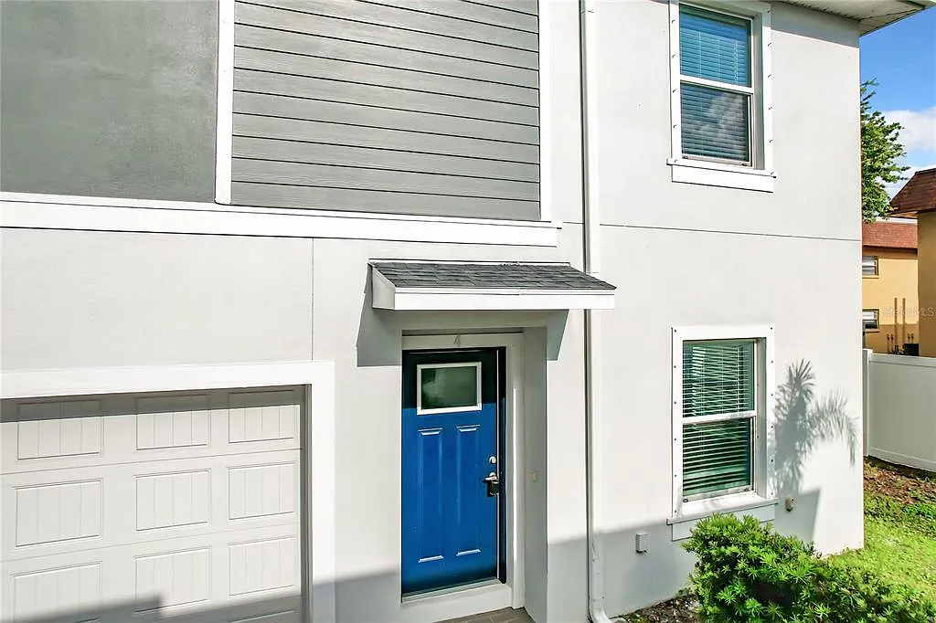 3 bed, 2.5 bath, 1716 sqft, $2,600 — Photo 2