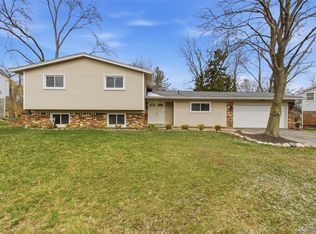 6780 Post Oak Dr, West Bloomfield, MI 48322