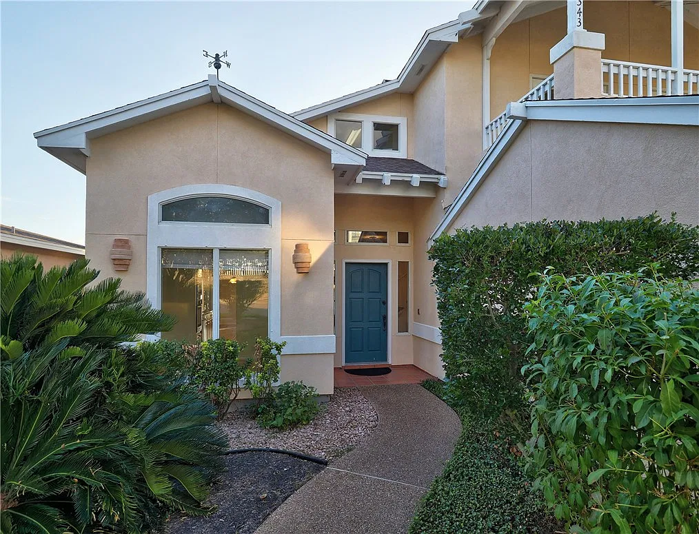 3 bed, 2.5 bath, 2636 sqft, $3,300 — Photo 3