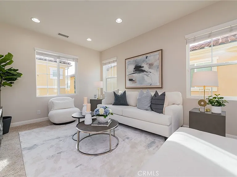 48 Mariposa — Photo 9