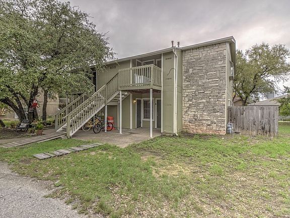2nd image of 400 Hedgewood Dr #A