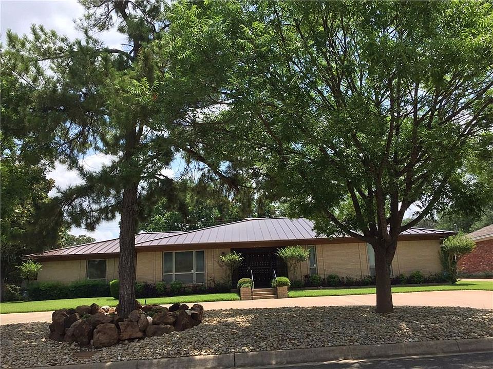 1st image of 4209 Hildring Dr E