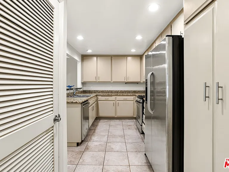1110 S Shenandoah St #8 — Photo 9