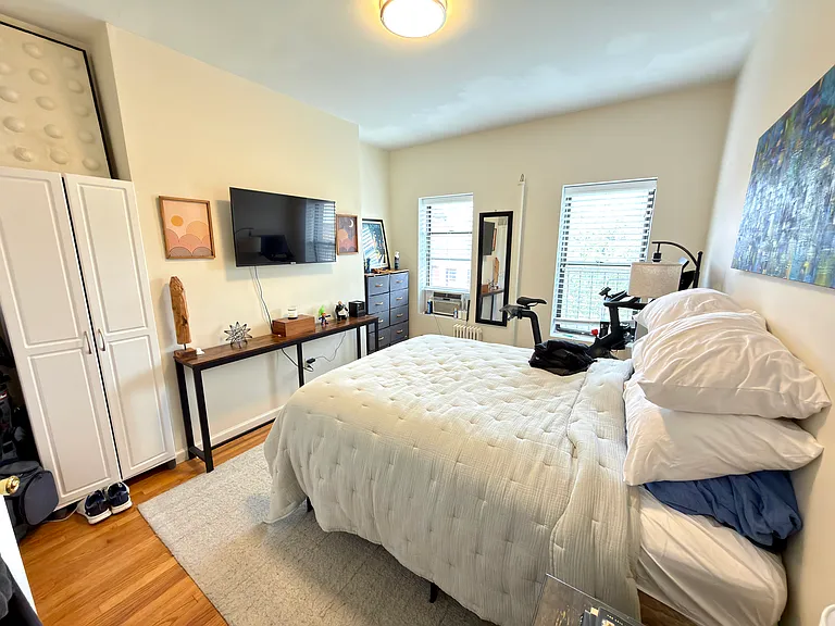 320 E 6th St #10 — Photo 15