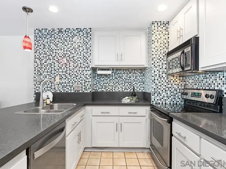 2500 Torrey Pines Rd #402 — Photo 13