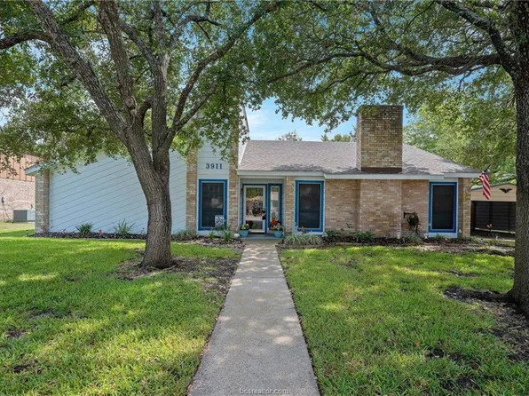3911 Old Oaks Dr, Bryan, TX 77802