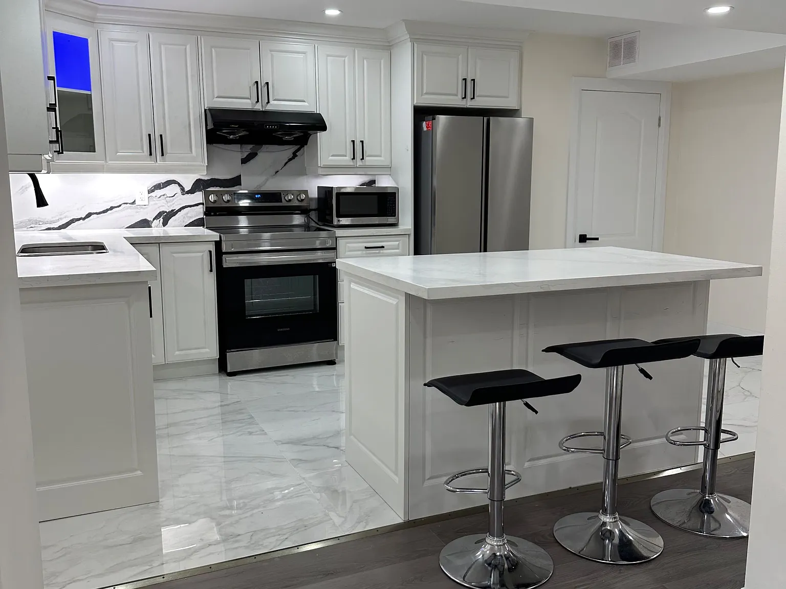 3 bed, $2,000 — Photo 4